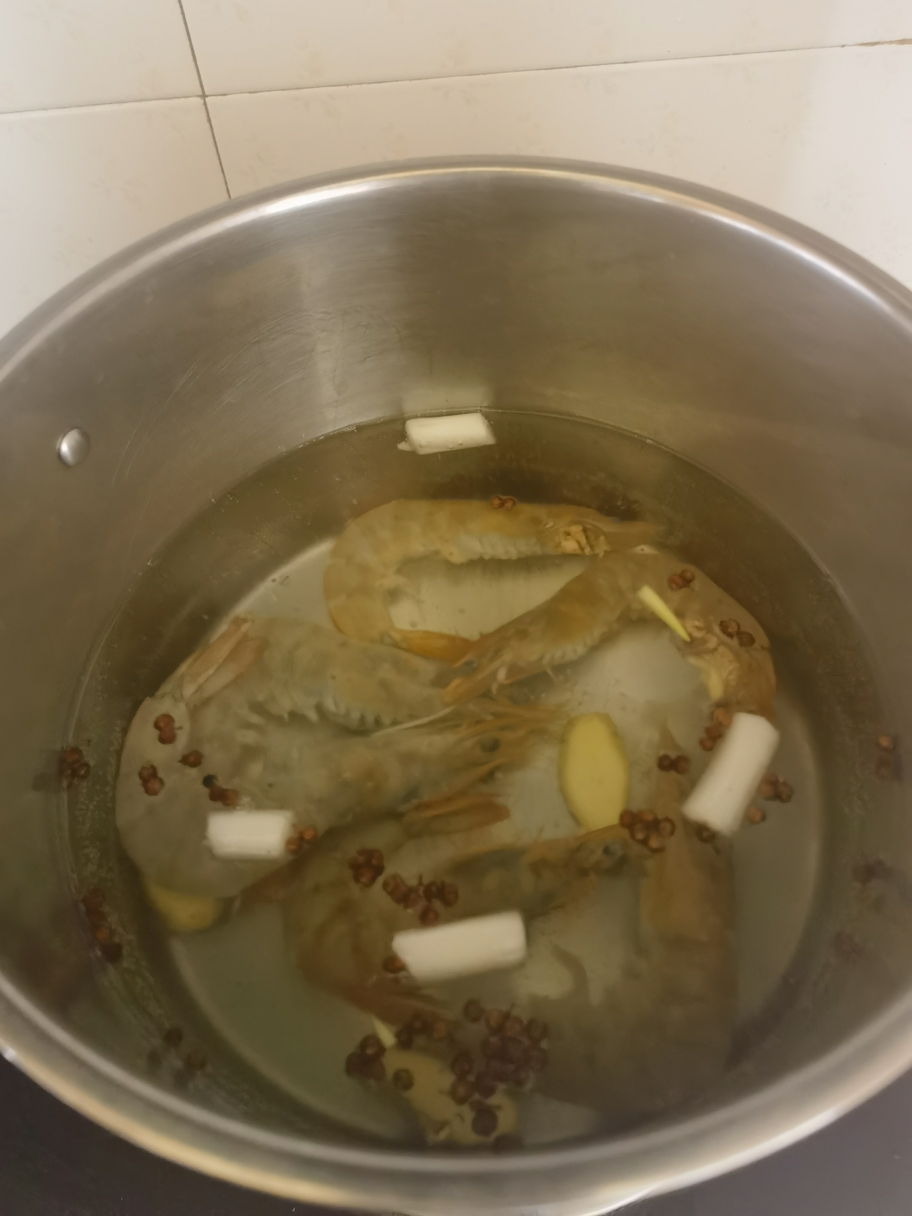 白灼虾的做法 步骤2