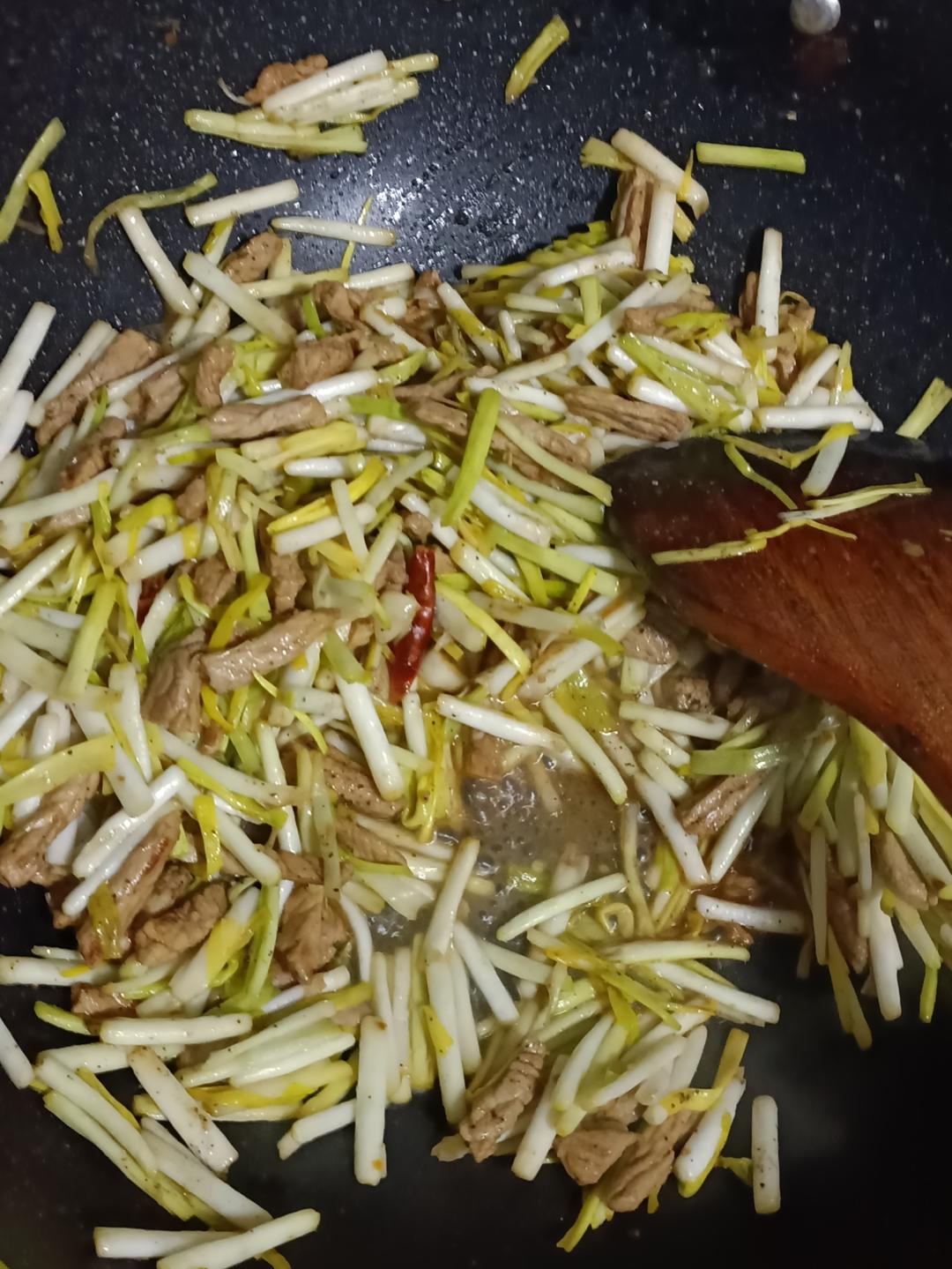 味道嘎嘎棒的蒜黄炒肉丝