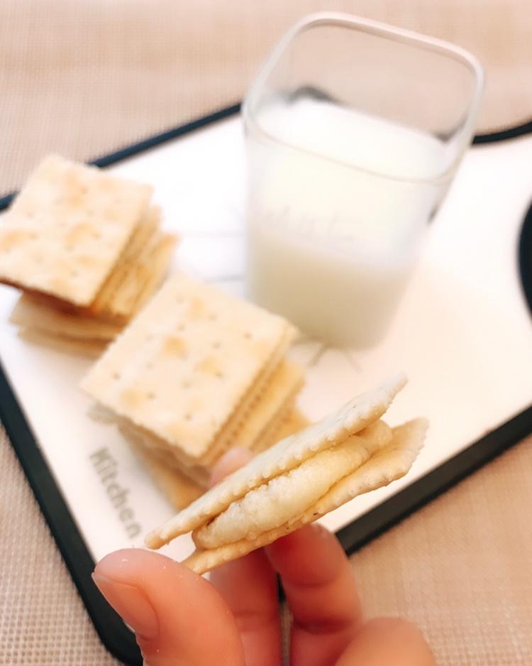 牛轧糖夹心苏打饼干