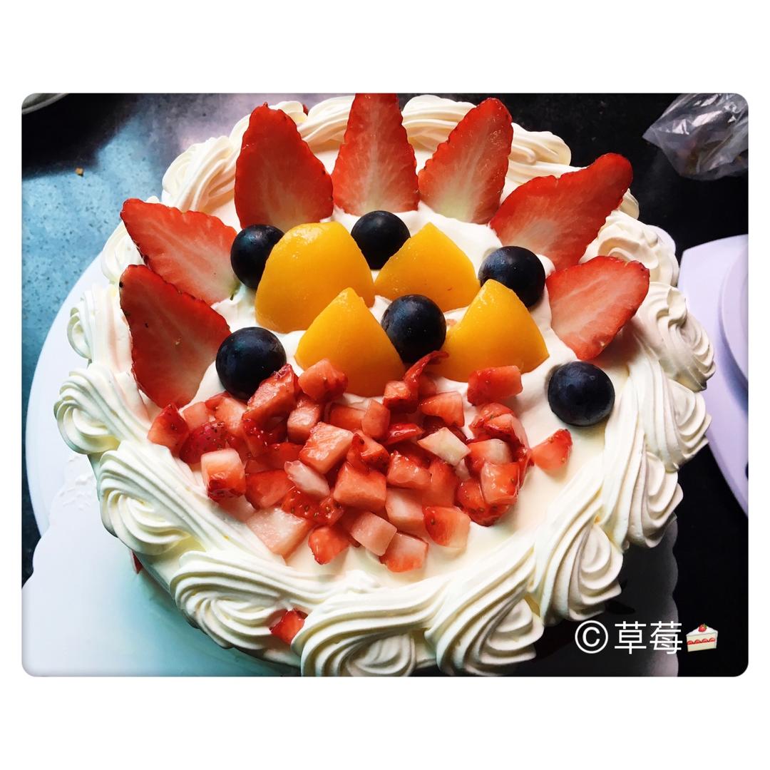 韩国最热门的甜品店Le Bread Lab的草莓蛋糕卷