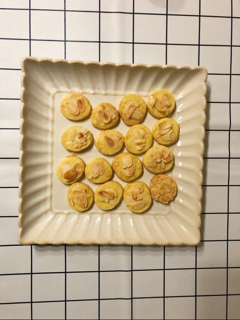 酥的掉渣的杏仁曲奇饼干