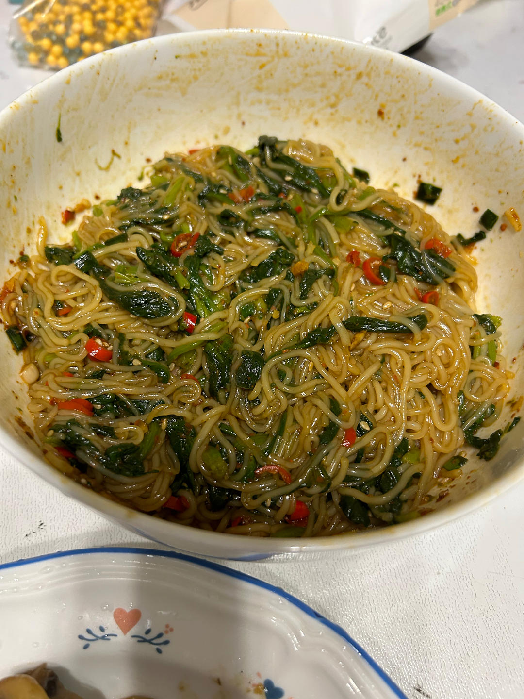 解馋减脂餐！酸辣开胃又下饭的菠菜拌金针菇