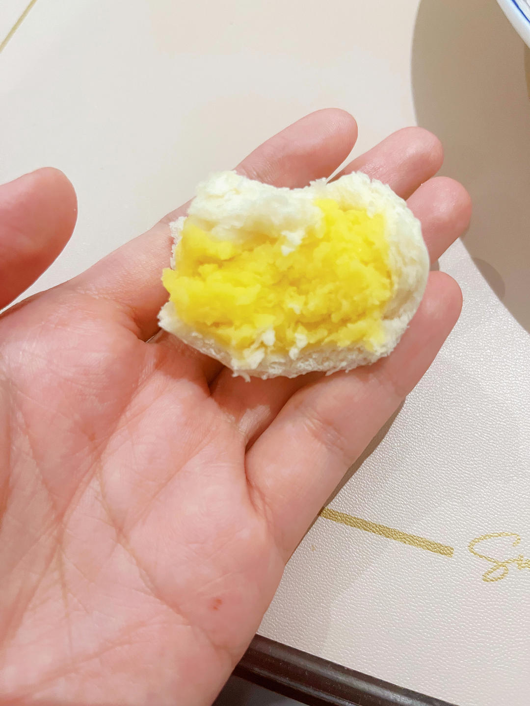 松软香甜的奶黄包，很快就可以搞定。