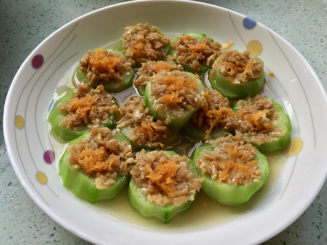 只需要五分钟就可以的美味蒜蓉蒸丝瓜