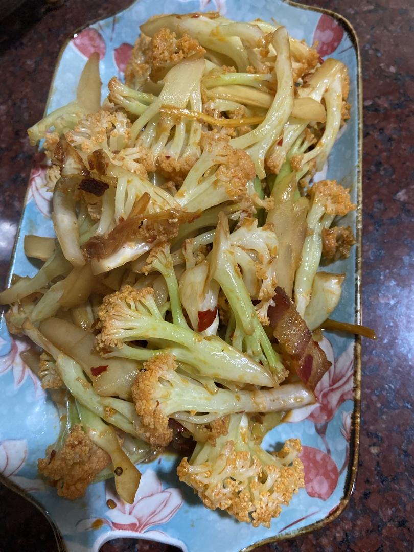 干锅菜花，好不好吃不知道，反正家人经常要我做