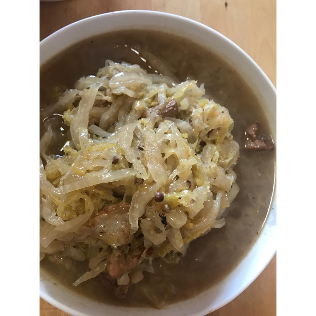 五花肉炖酸菜【最爱妈妈菜】