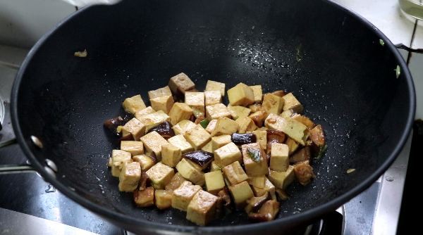 香菇烧豆腐的做法 步骤7