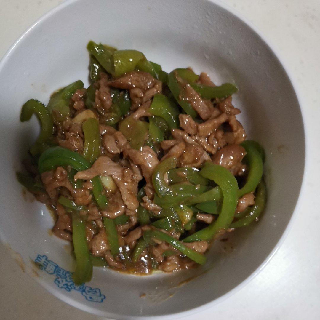 青椒肉丝，这样炒太好吃了。