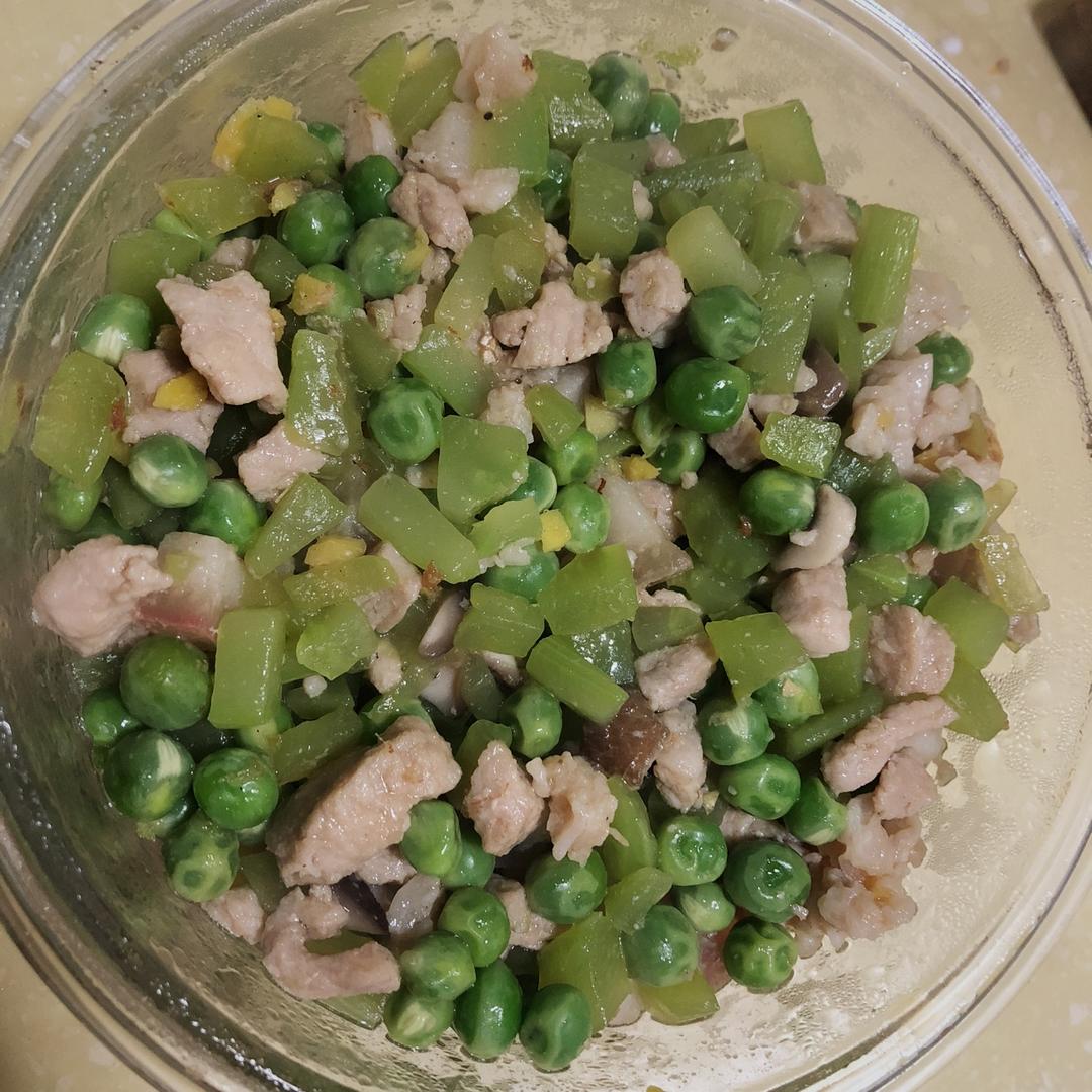 青豌豆炒肉丁