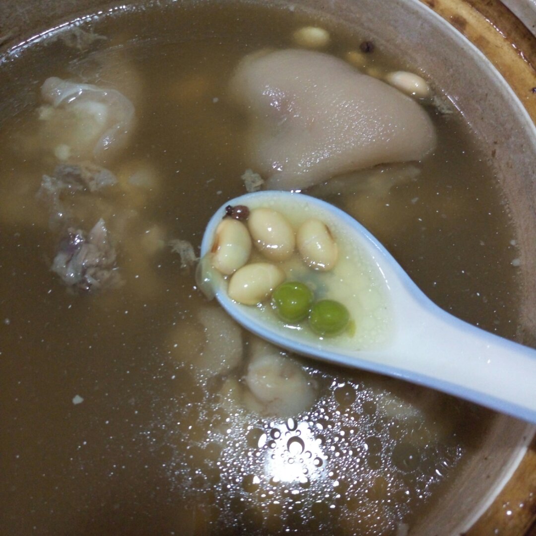 黄豆猪手汤