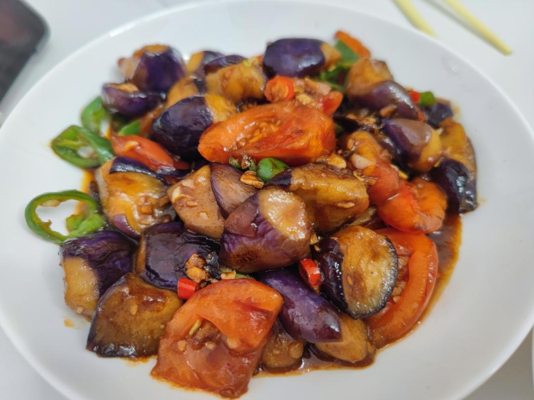 红烧茄子（佐西红柿尖椒）