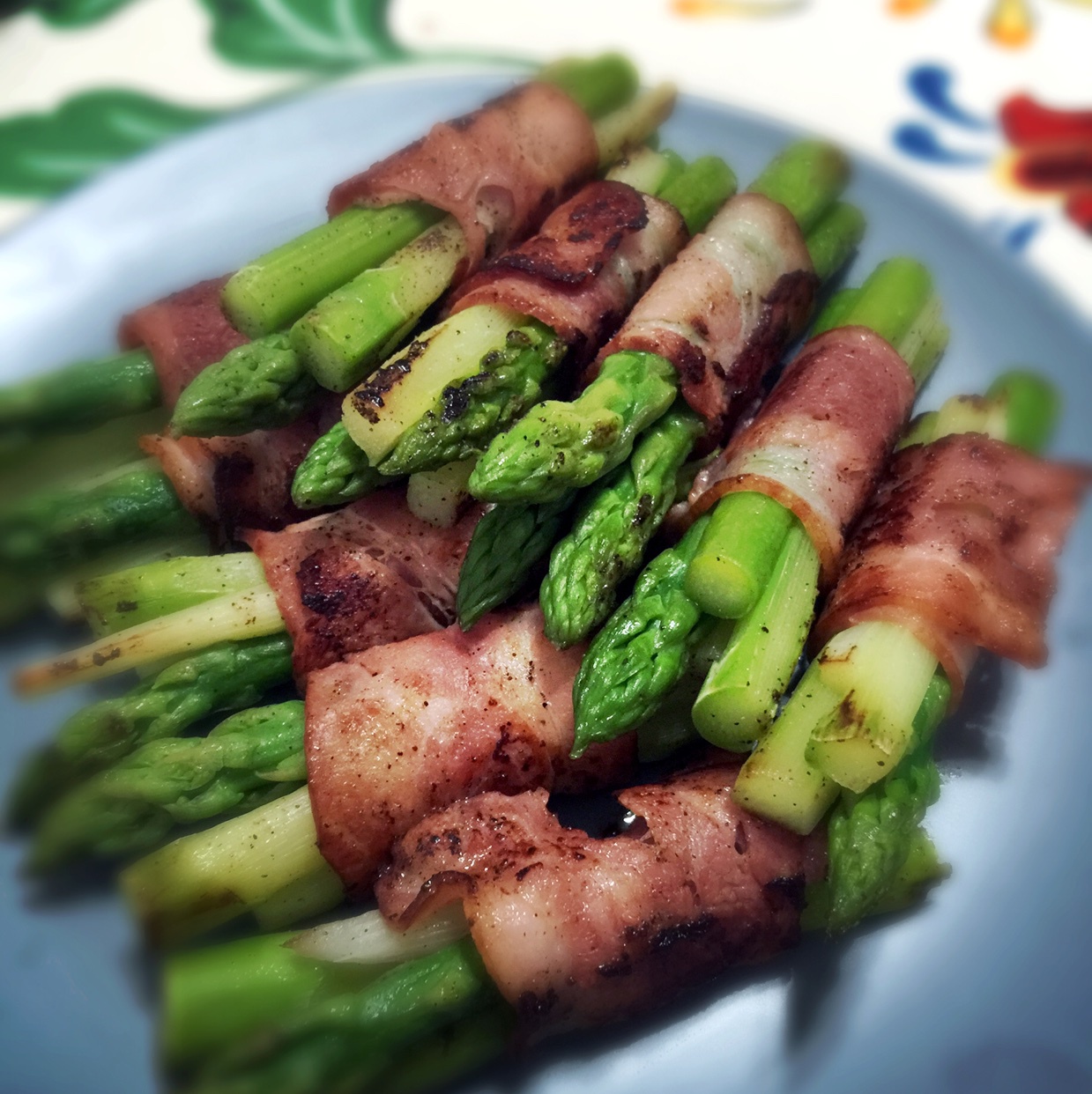 游乐儿-做的培根芦笋卷