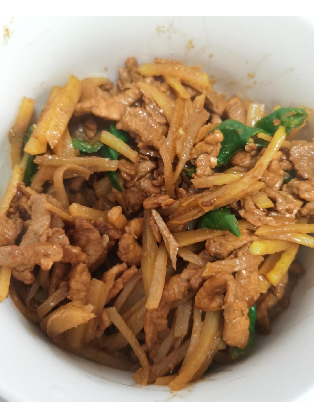 青椒土豆炒肉丝