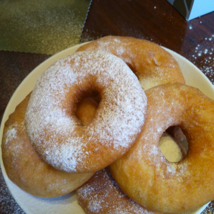 面包 油炸甜甜圈 鱼头泡饼做的油炸甜甜圈 鱼头泡饼