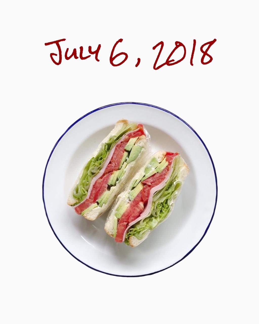 睡沙发才能吃上早餐