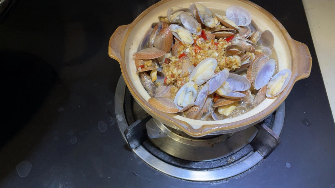 秘制花甲粉丝煲，味道秒杀路边摊