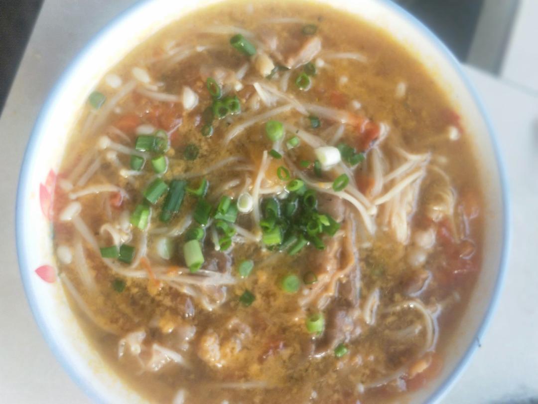 番茄金针菇肥牛汤