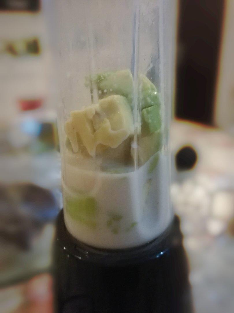 牛油果香蕉奶昔