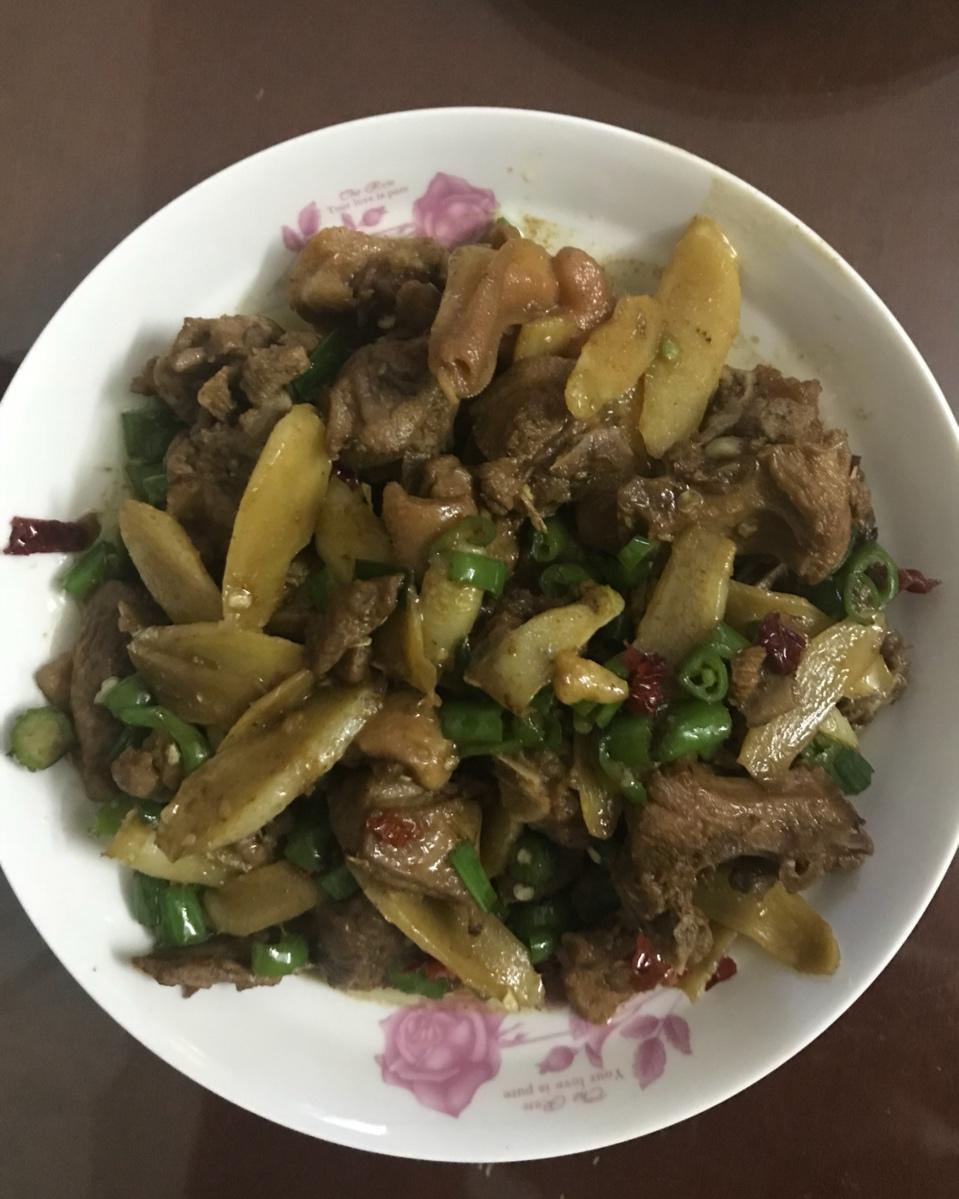 子姜焖鸭煲