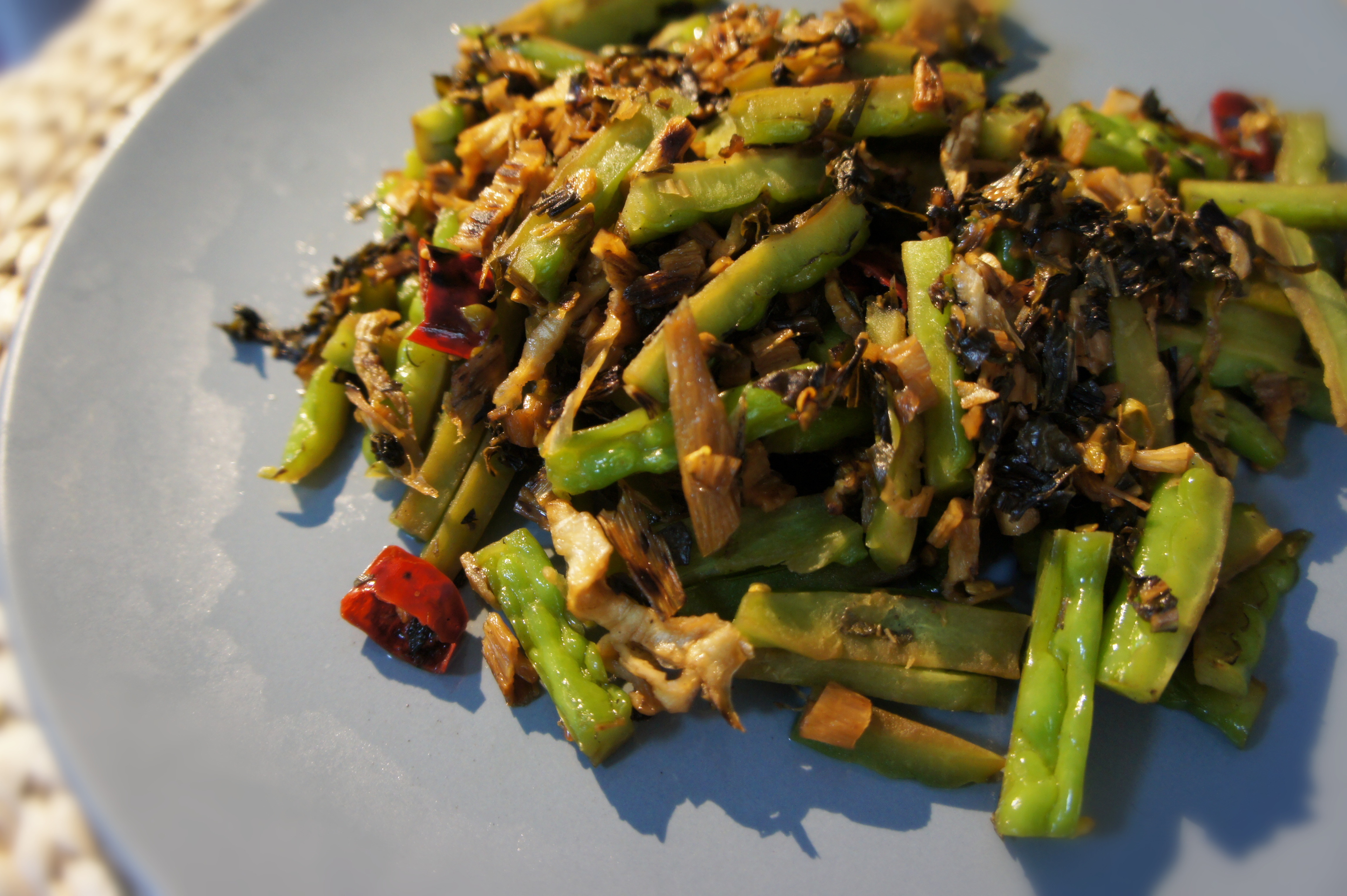霉干菜炒苦瓜
