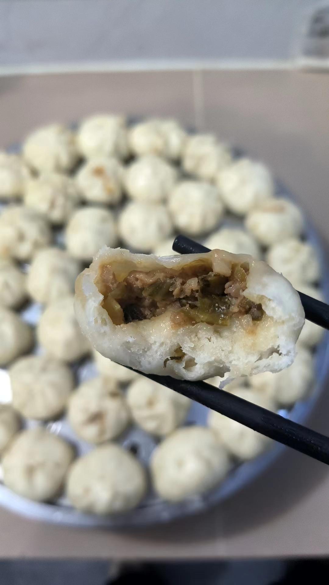 一口一个的鲜肉小笼包