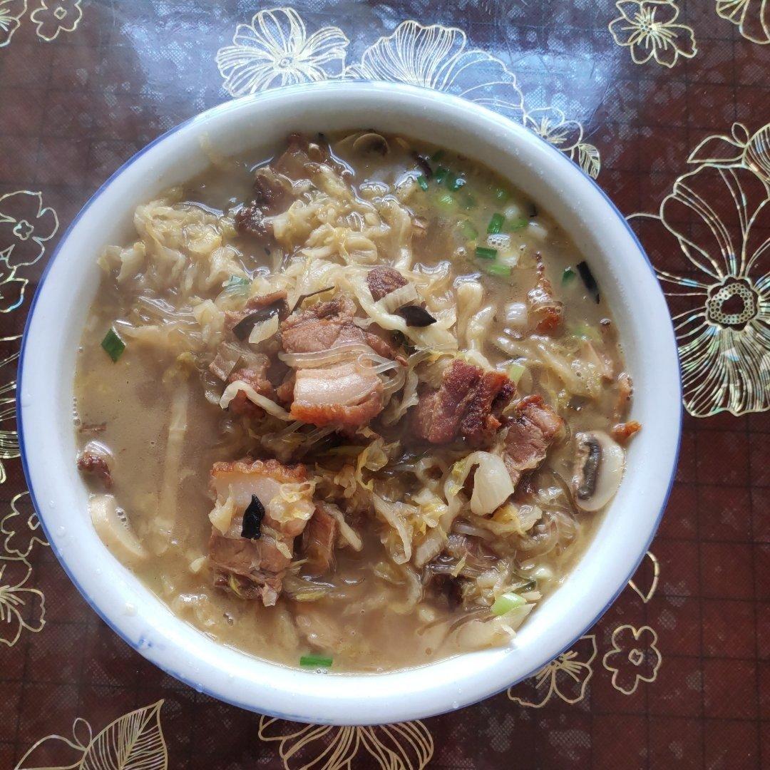 东北酸菜猪肉炖粉条