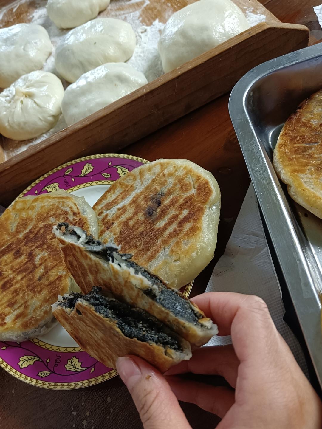 香甜又松软的                   黑芝麻核桃馅饼