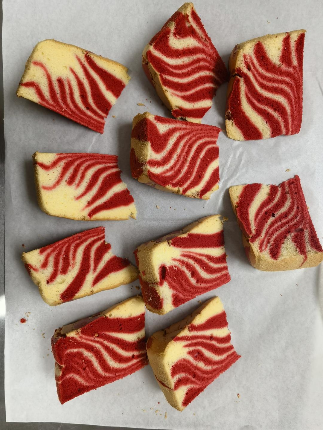 美在内心--红斑马纹拉花戚风蛋糕