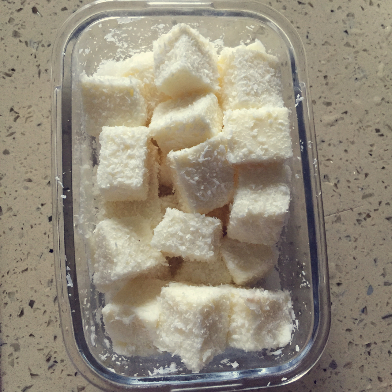 完胜85度C牛奶椰丝小方