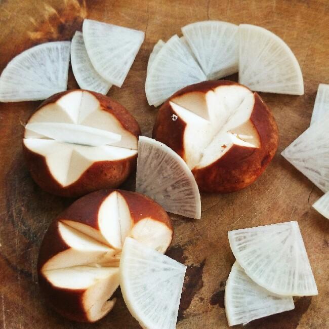 水生葳蕤做的香菇切花刀