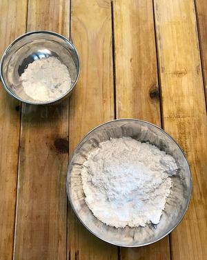 Snow sugar不哭糖粉也就是洒在甜品上不会化的粉的做法 步骤1