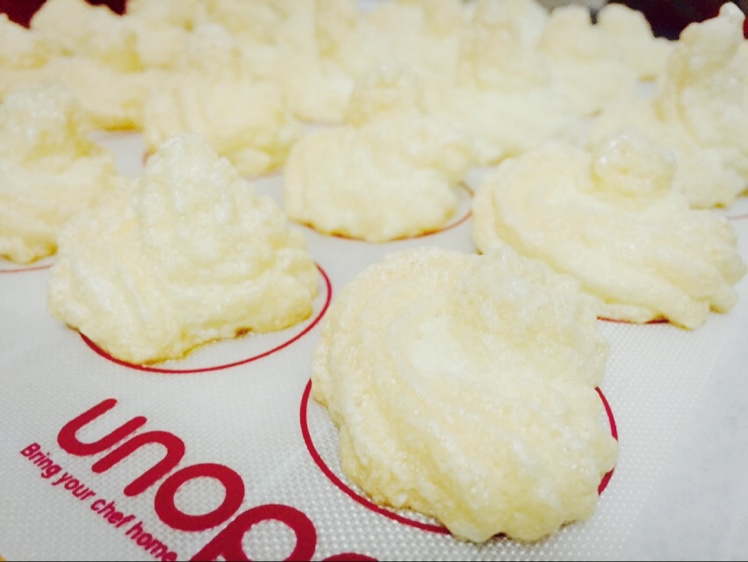 暧打嗝做的蛋白霜饼干