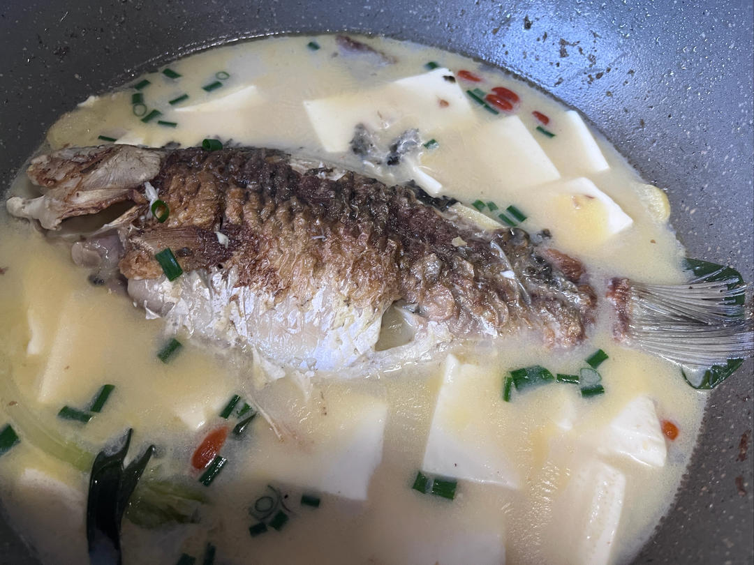 奶白鲫鱼豆腐汤|一条鱼最后的温柔
