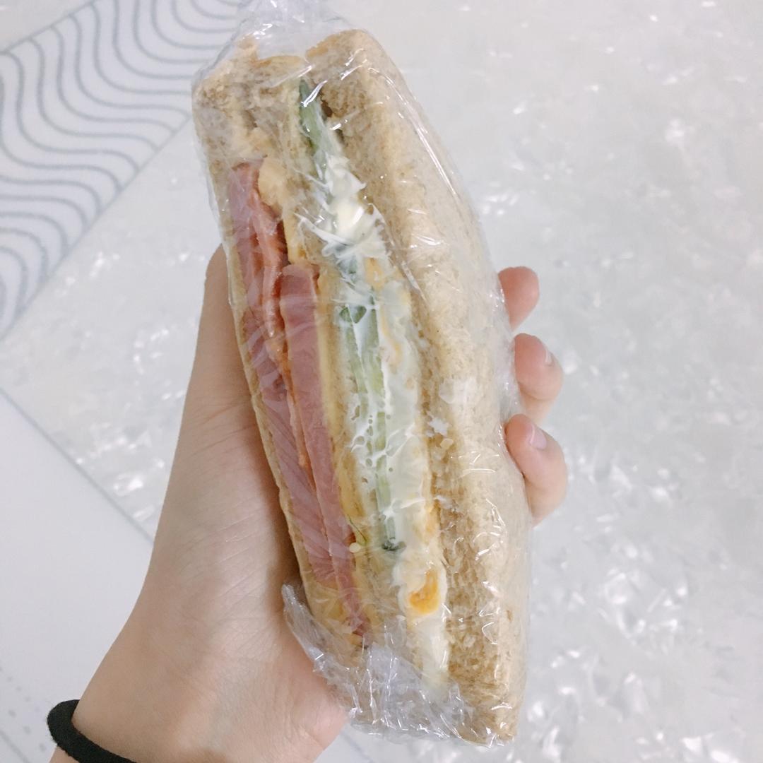 火腿蛋三明治