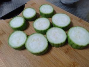 吃出肉味的清蒸蒜蓉丝瓜的做法 步骤3