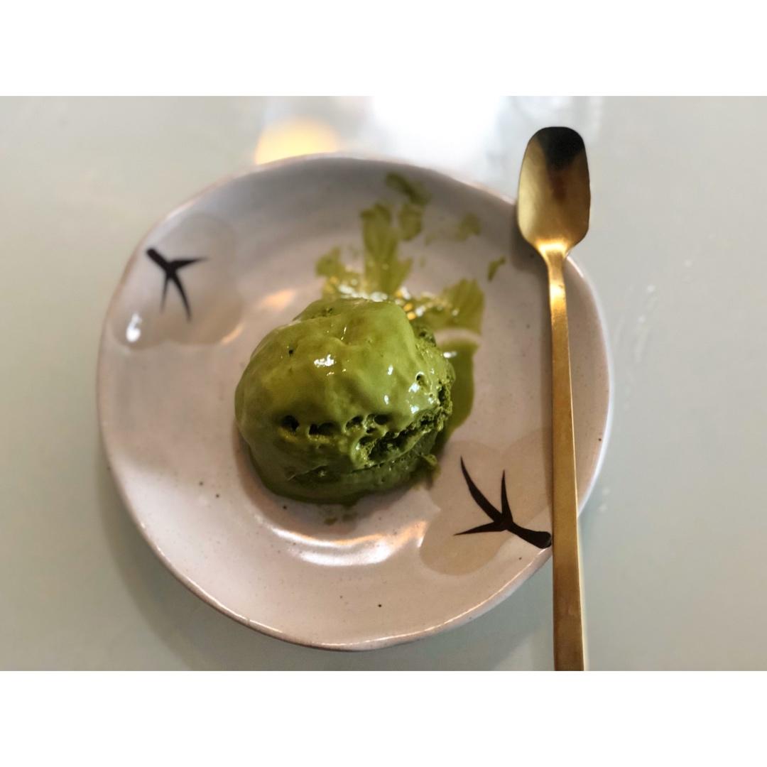 抹茶白巧冰淇淋