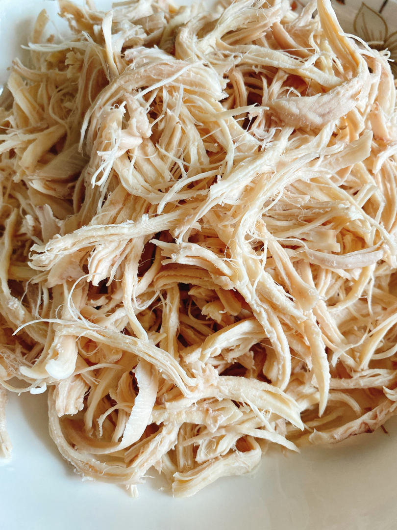 可艾妈妈厨房日记做的手撕麻辣鸡丝麻麻辣辣的感觉很夏天