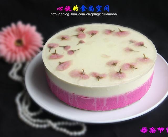 那一抹诱人的粉红——母亲节蛋糕：红心火龙果酸奶慕斯搭樱花果冻