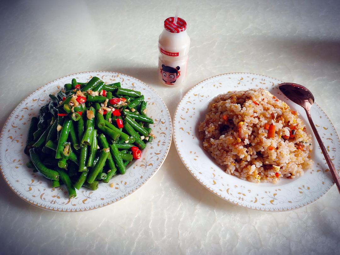 胡萝卜肉丝蛋炒饭