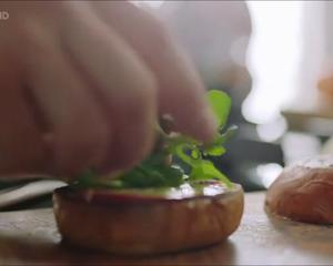 [Jamie Oliver]猪肉汉堡Crazy Good Pork Burger的做法 步骤13