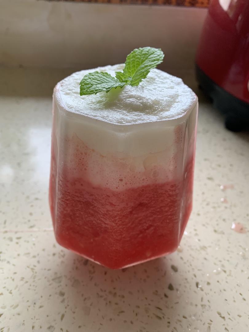 海盐芝士奶盖西瓜汁