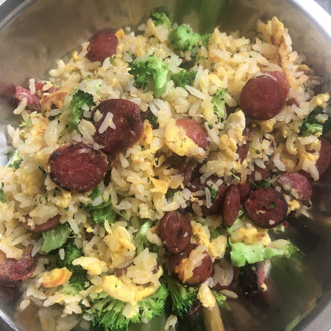 腊肠黄金炒饭