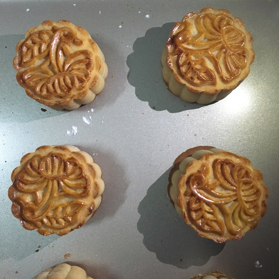 广式月饼—蛋黄莲蓉月饼