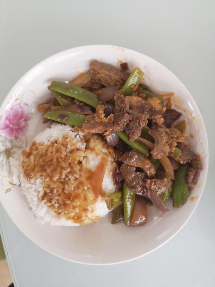 洋葱肥牛盖饭