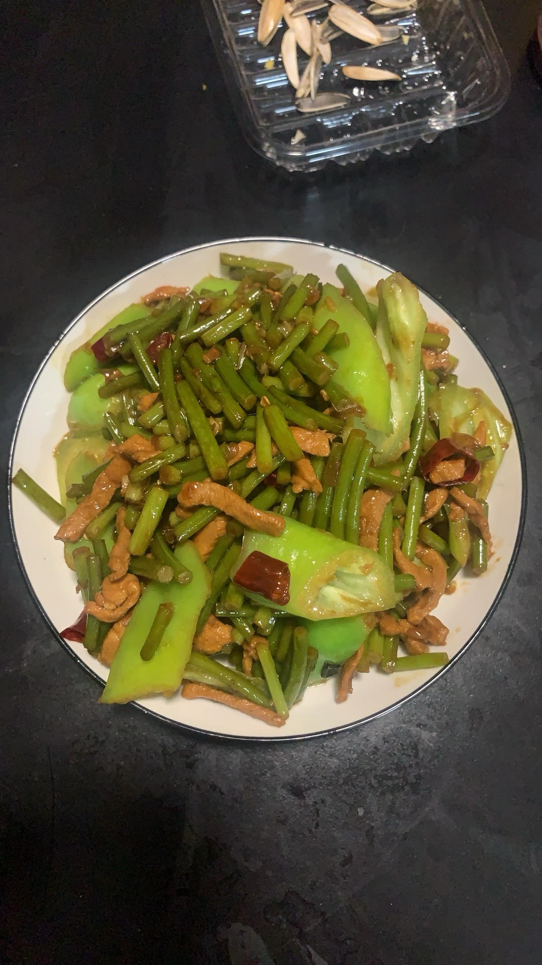 蒜苔炒肉末，三碗米饭都不够吃