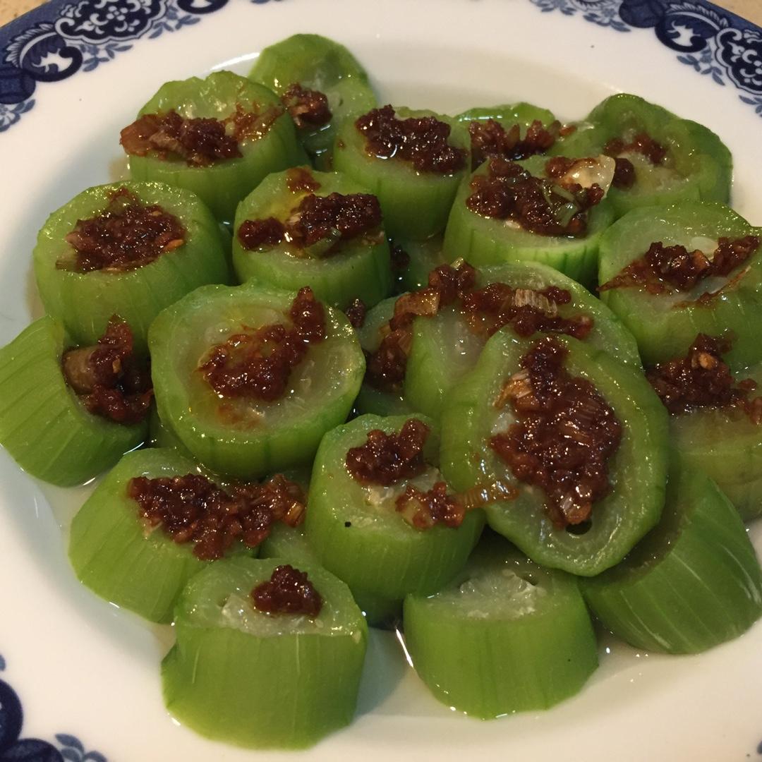 只需要五分钟就可以的美味蒜蓉蒸丝瓜