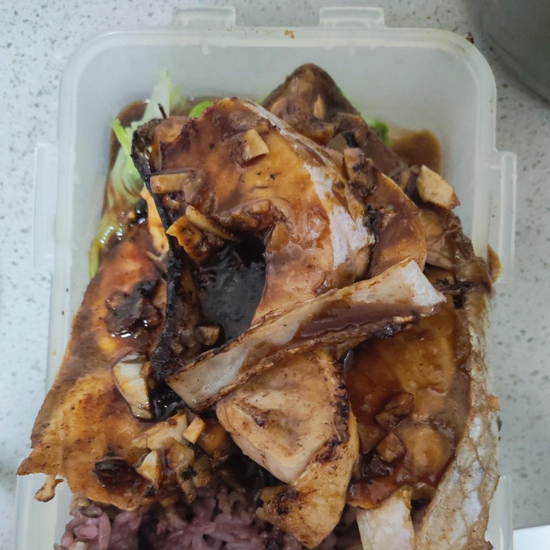 酱烧三文鱼轮切