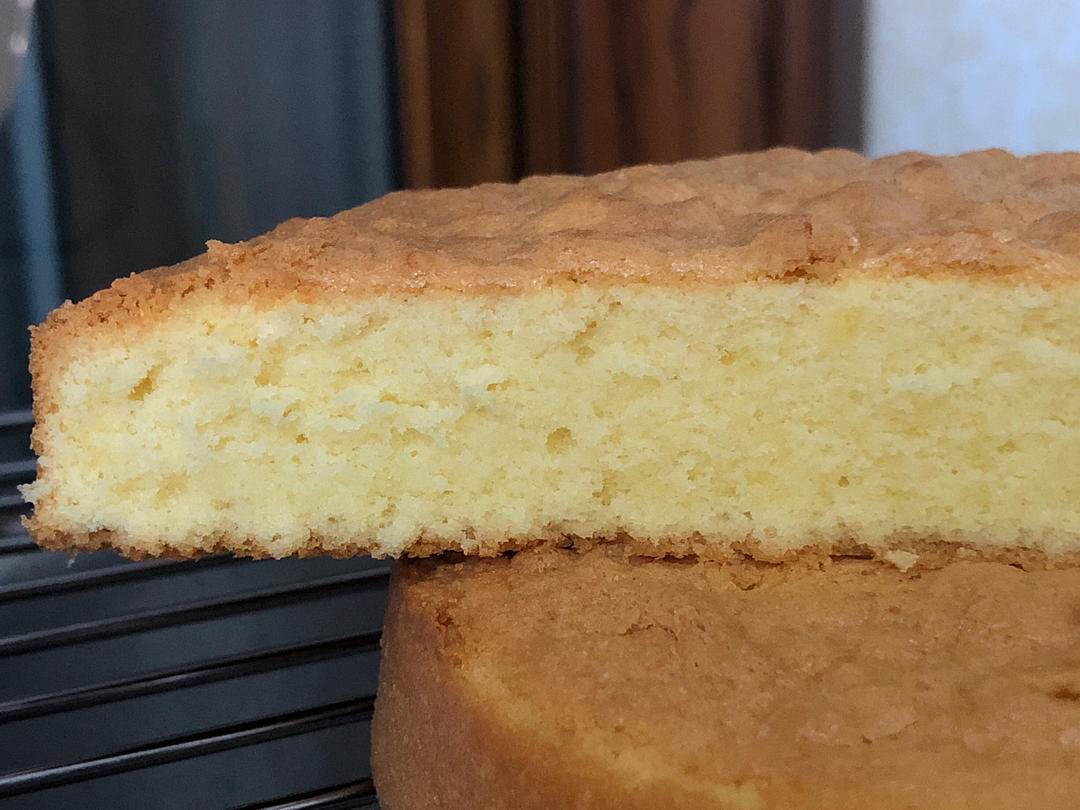 全蛋海绵蛋糕万能配方，适合小于6寸所有模具，像戚风一样绵软