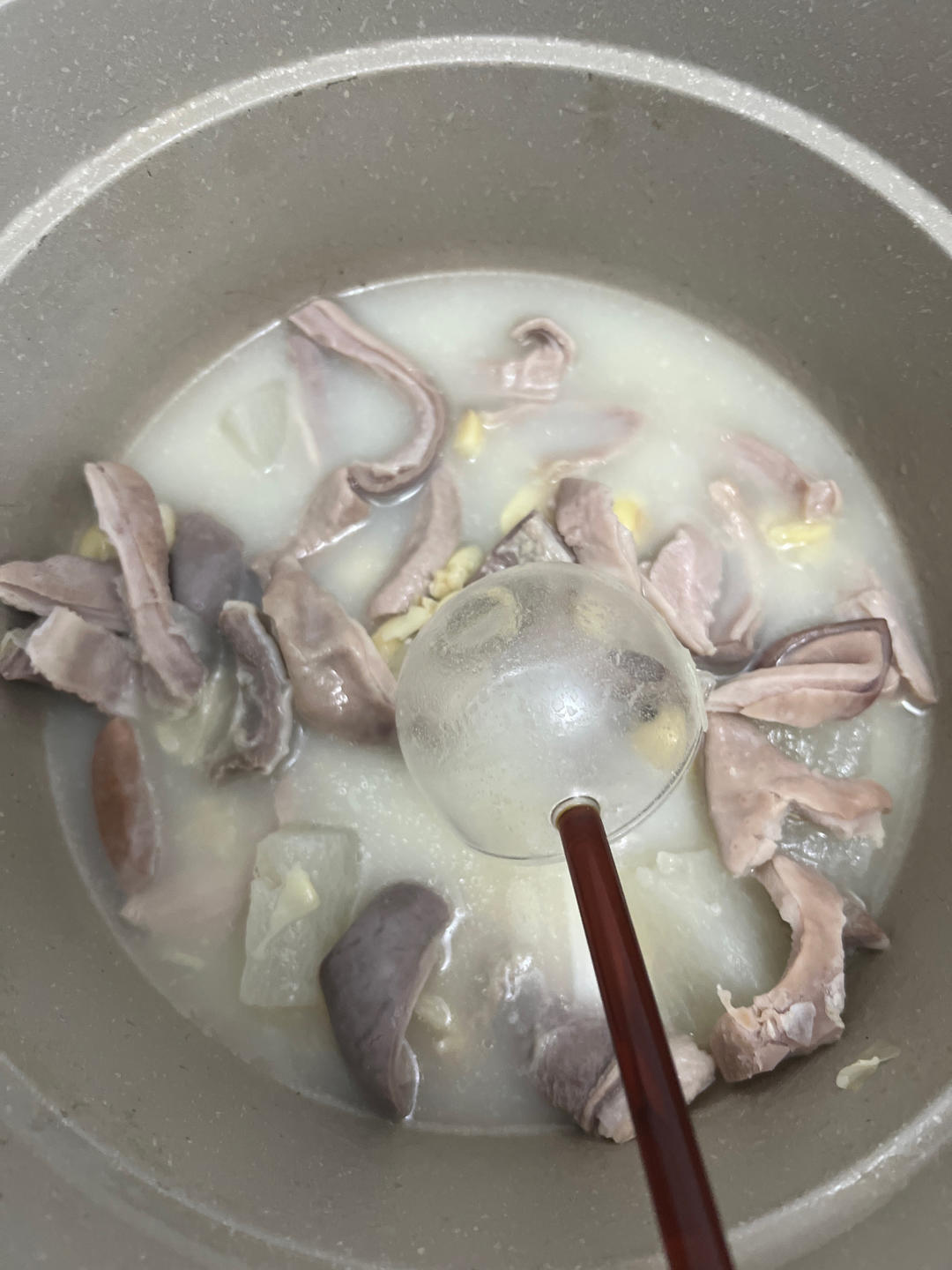 萝卜薏仁猪肚汤