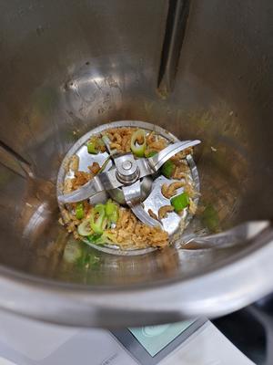 虾皮(海米)清炒西葫芦的做法 步骤2